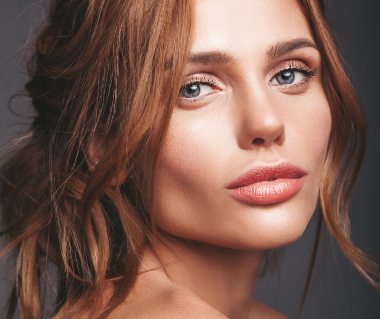 Resultado Natural: A lipo de papada realizada pelo Dr. Ruy Guedes redefine o contorno facial sem exageros, mantendo a harmonia do seu rosto